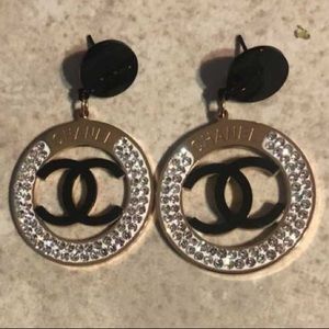 Channel dangling pretty fashion earrings